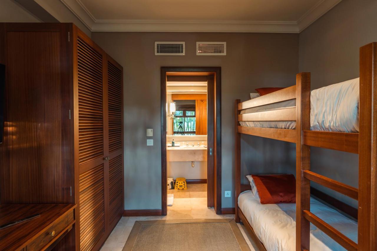 Constance Prince Maurice Poste de Flacq Εξωτερικό φωτογραφία A bunk bed in a hotel room