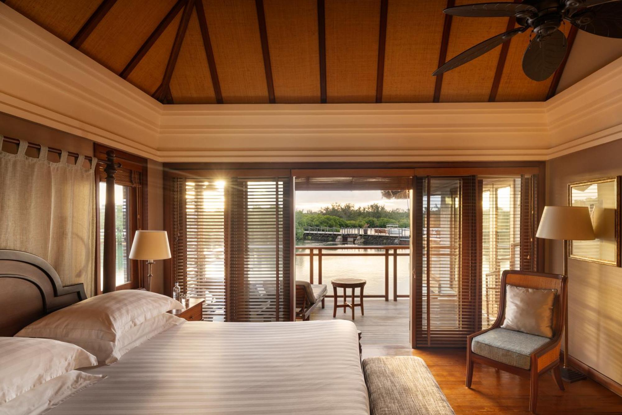 Constance Prince Maurice Poste de Flacq Εξωτερικό φωτογραφία A bedroom at the Four Seasons Hotel, Bangkok