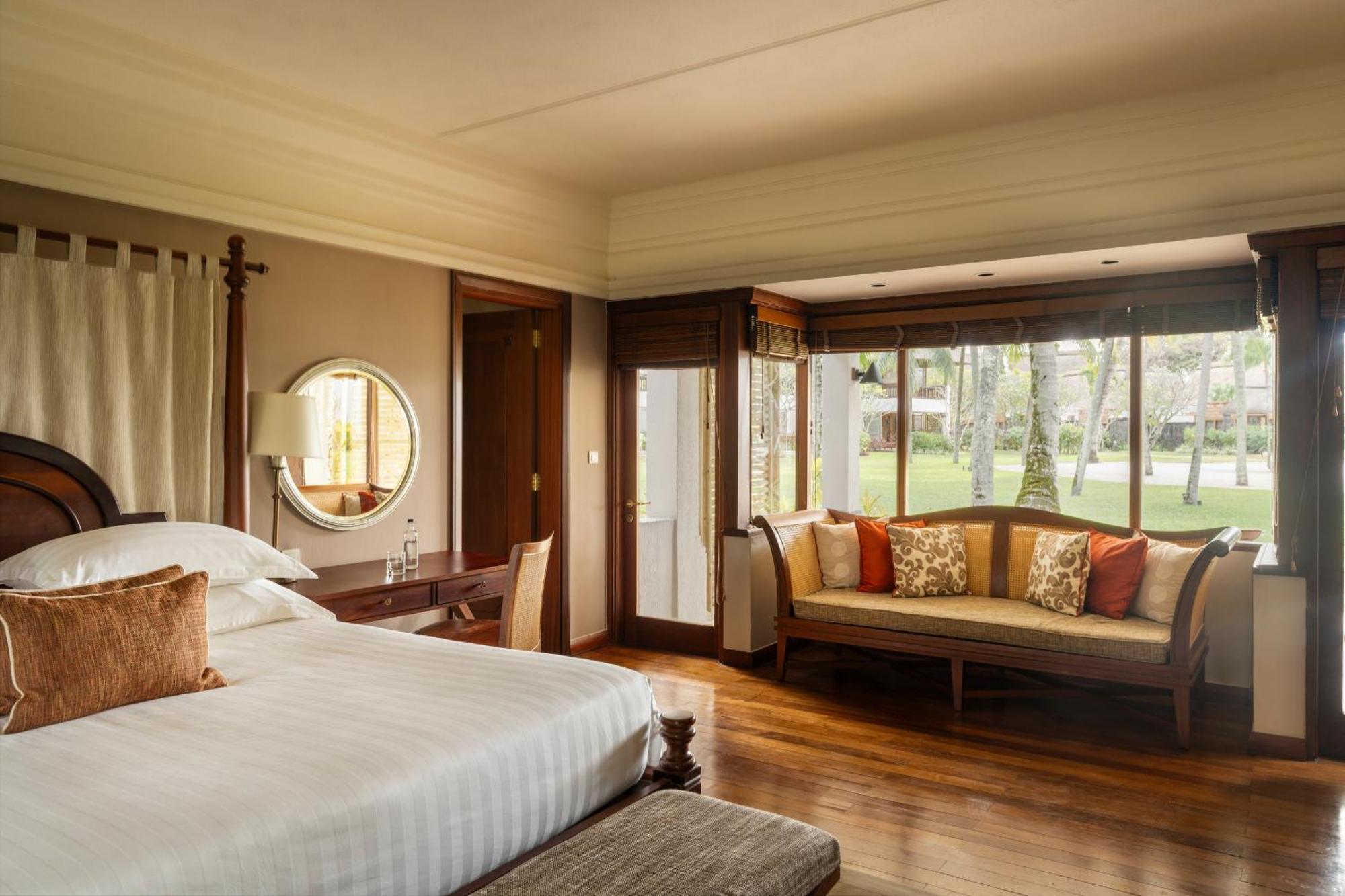 Constance Prince Maurice Poste de Flacq Εξωτερικό φωτογραφία A bedroom at the Four Seasons Resort