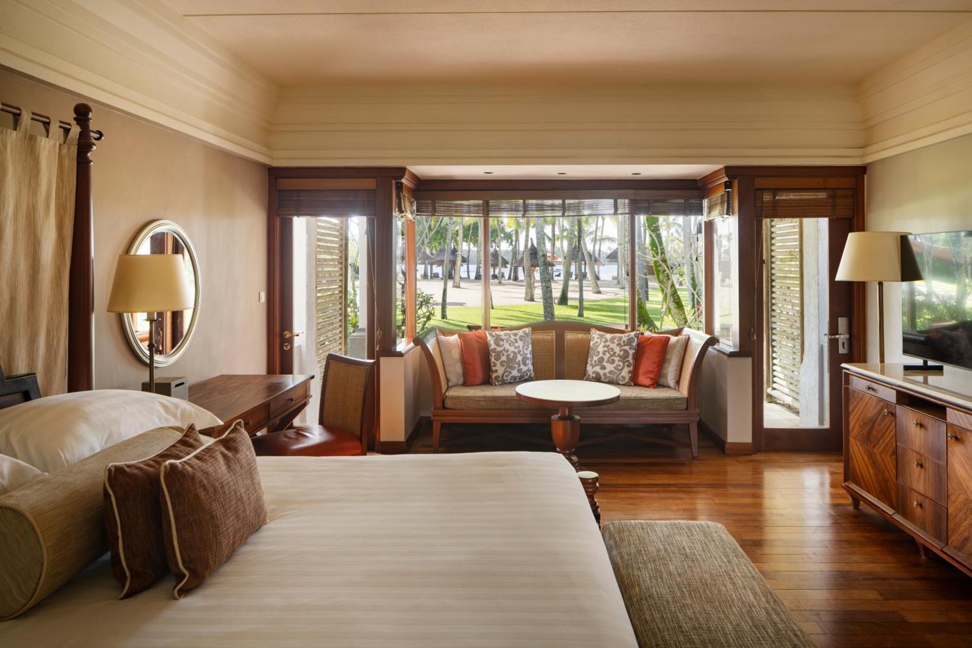 Constance Prince Maurice Poste de Flacq Εξωτερικό φωτογραφία A guest room at the Four Seasons Resort