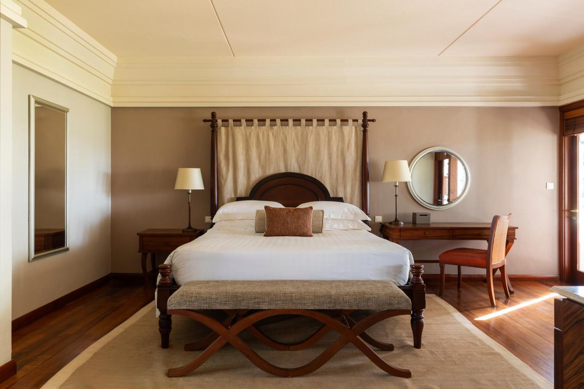 Constance Prince Maurice Poste de Flacq Εξωτερικό φωτογραφία A bedroom at the Taj Bengal