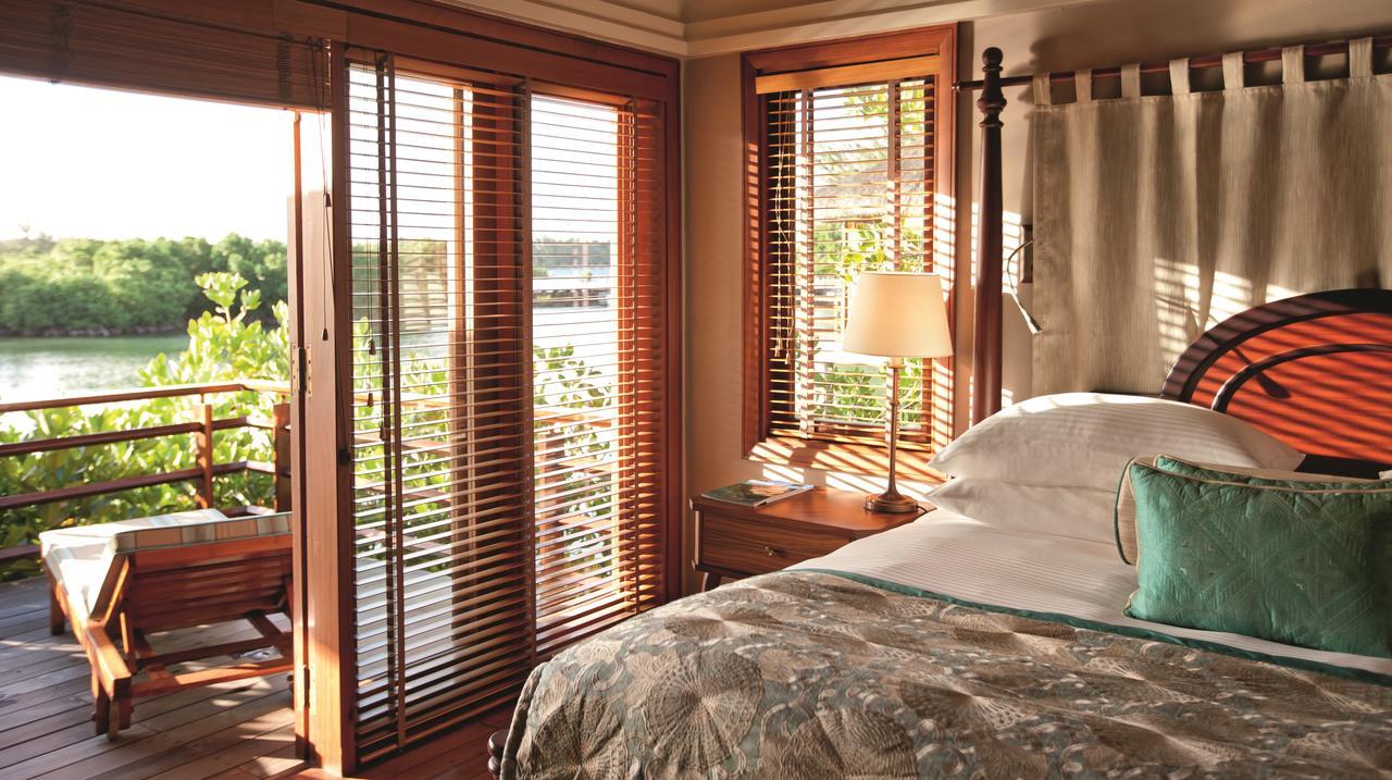 Constance Prince Maurice Poste de Flacq Εξωτερικό φωτογραφία A bedroom at the Four Seasons Resort